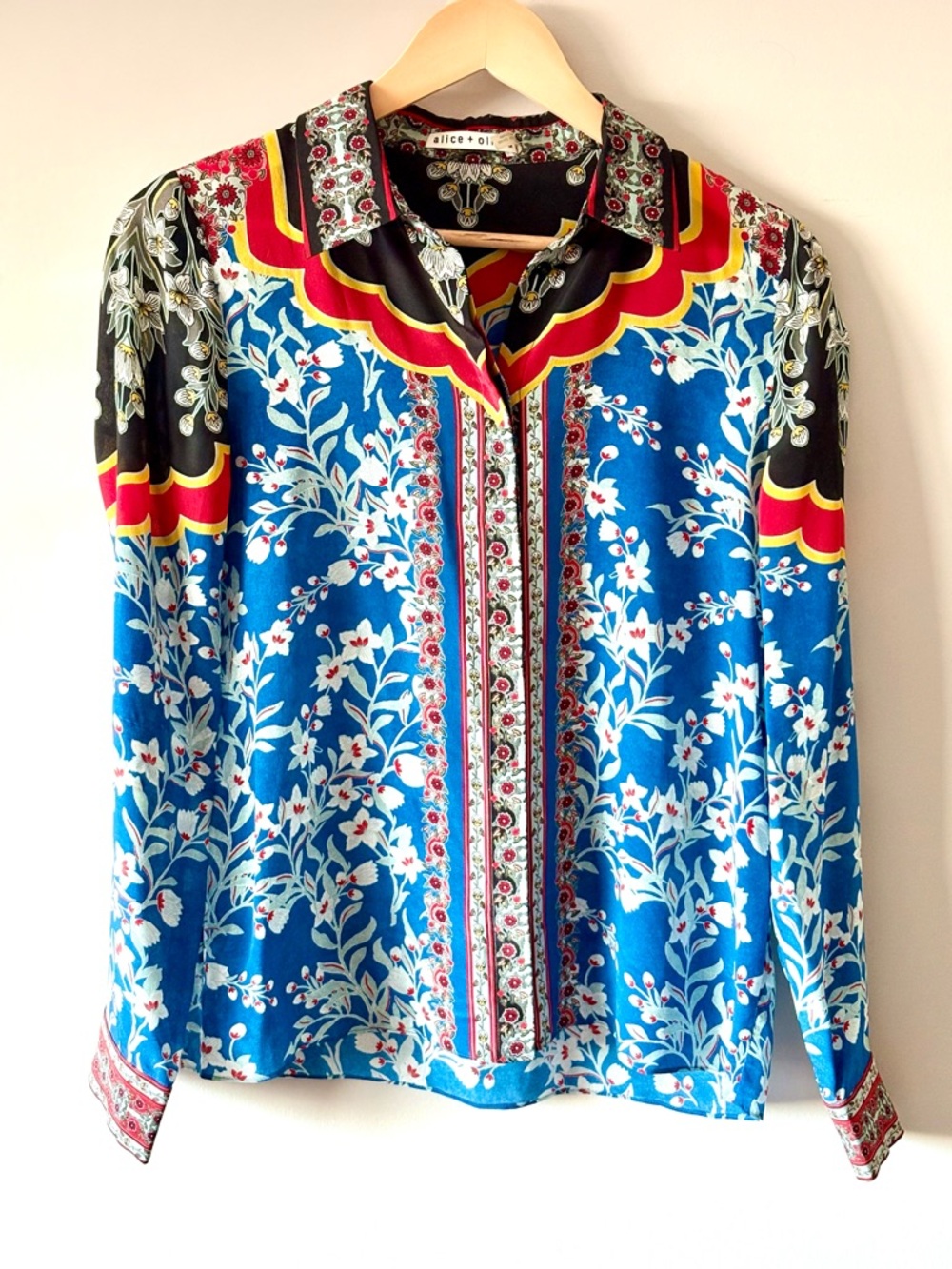 Alice + Olivia 100% Silk Blouse Blue Floral Print Button Front Blouse Size S - Picture 2 of 7